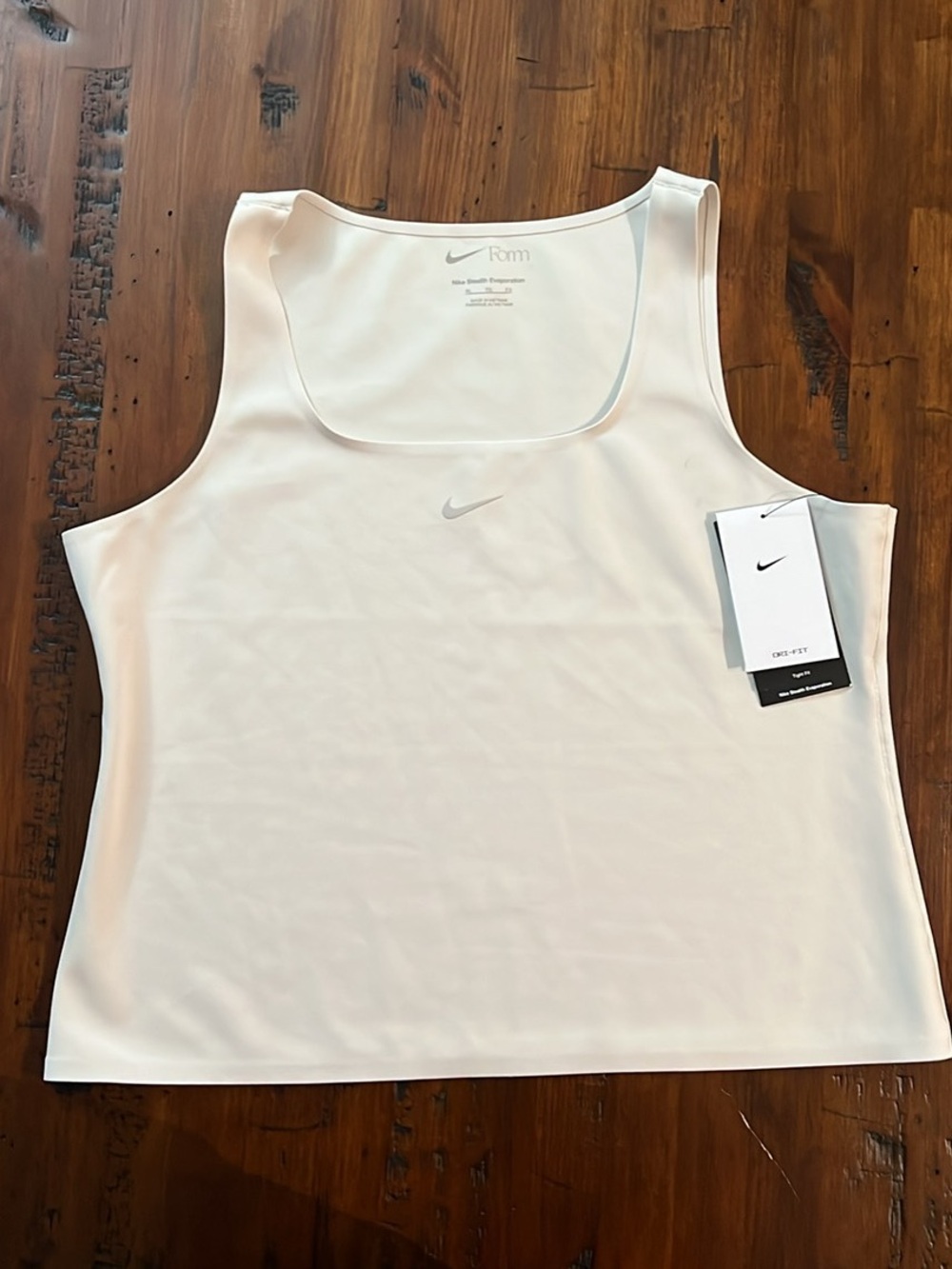 Nike women’s form tank top xl